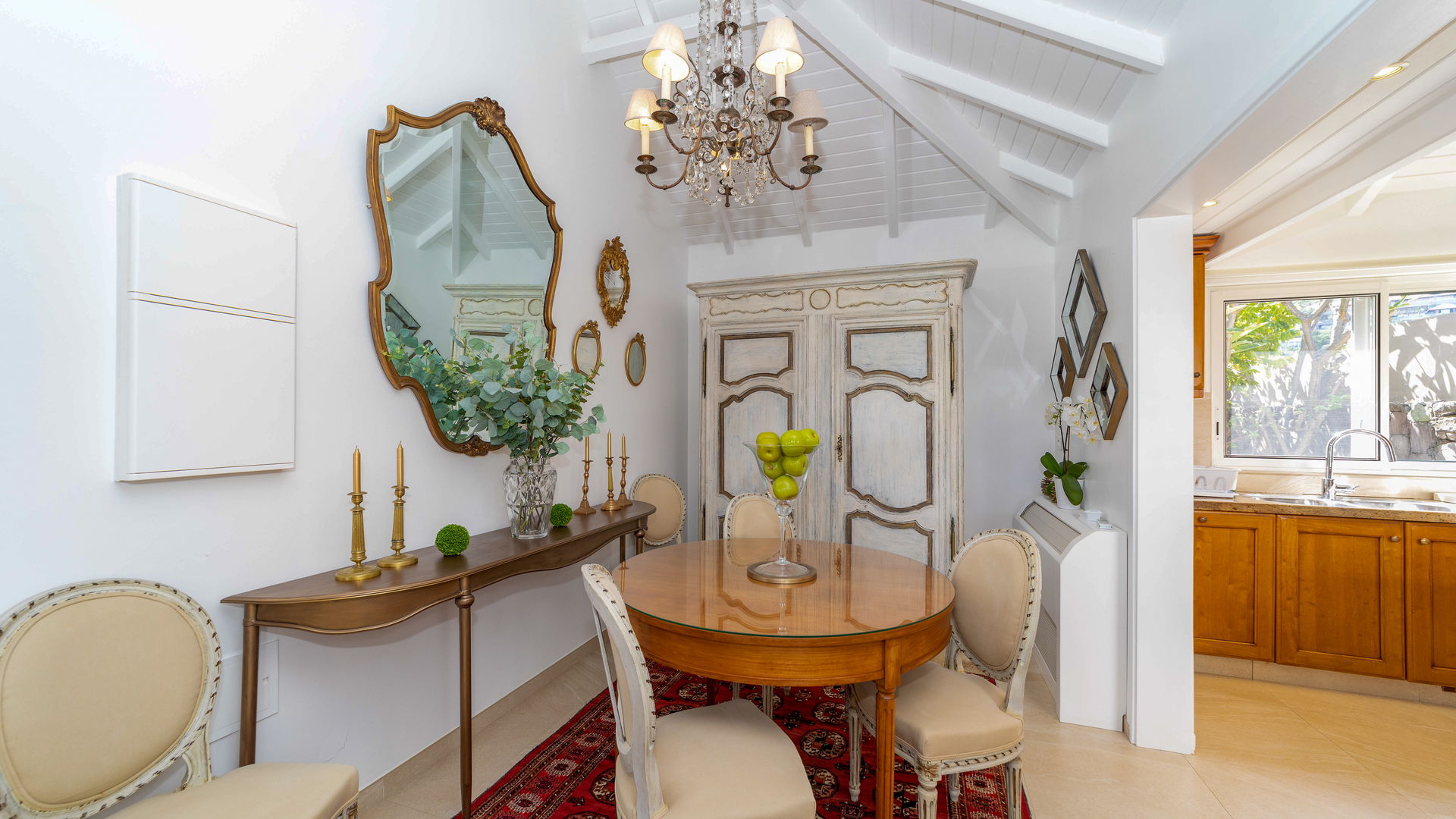 KITCHEN & DINING AREA