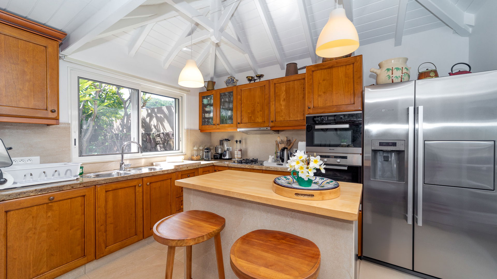 KITCHEN & DINING AREA
