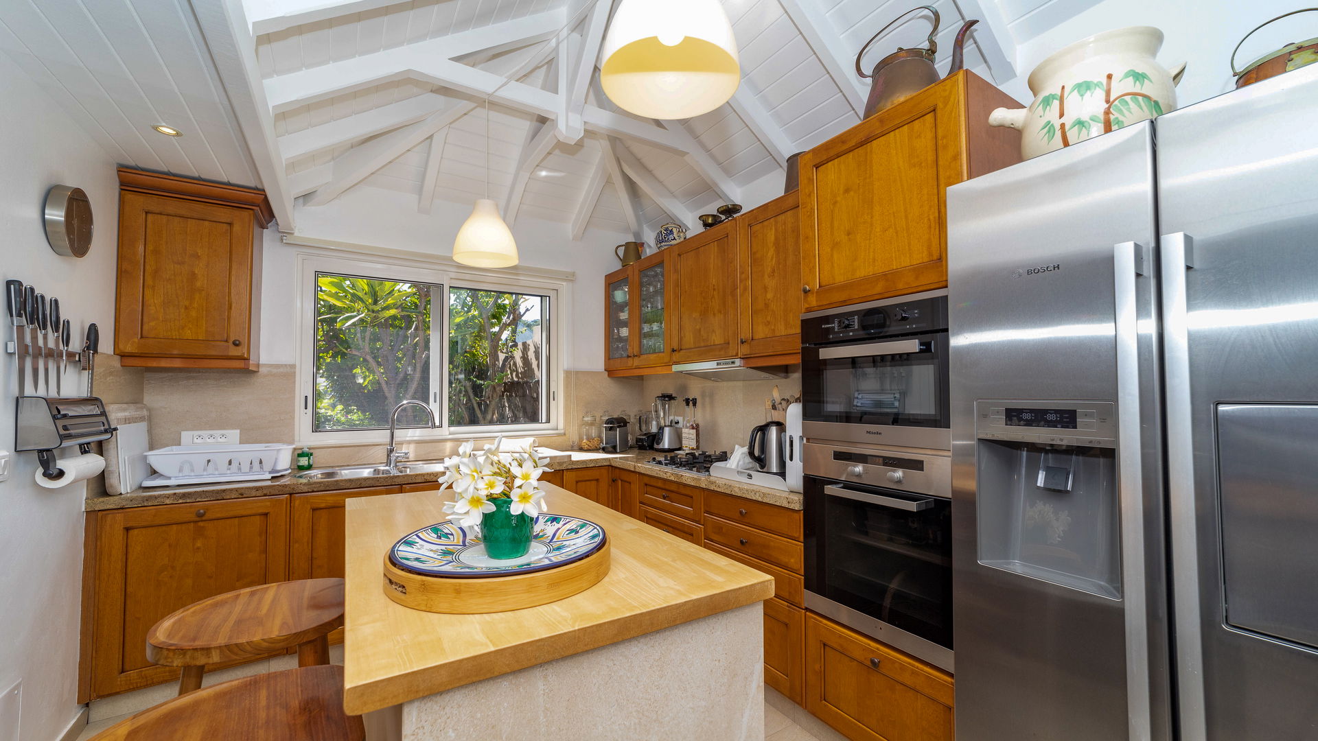 KITCHEN & DINING AREA