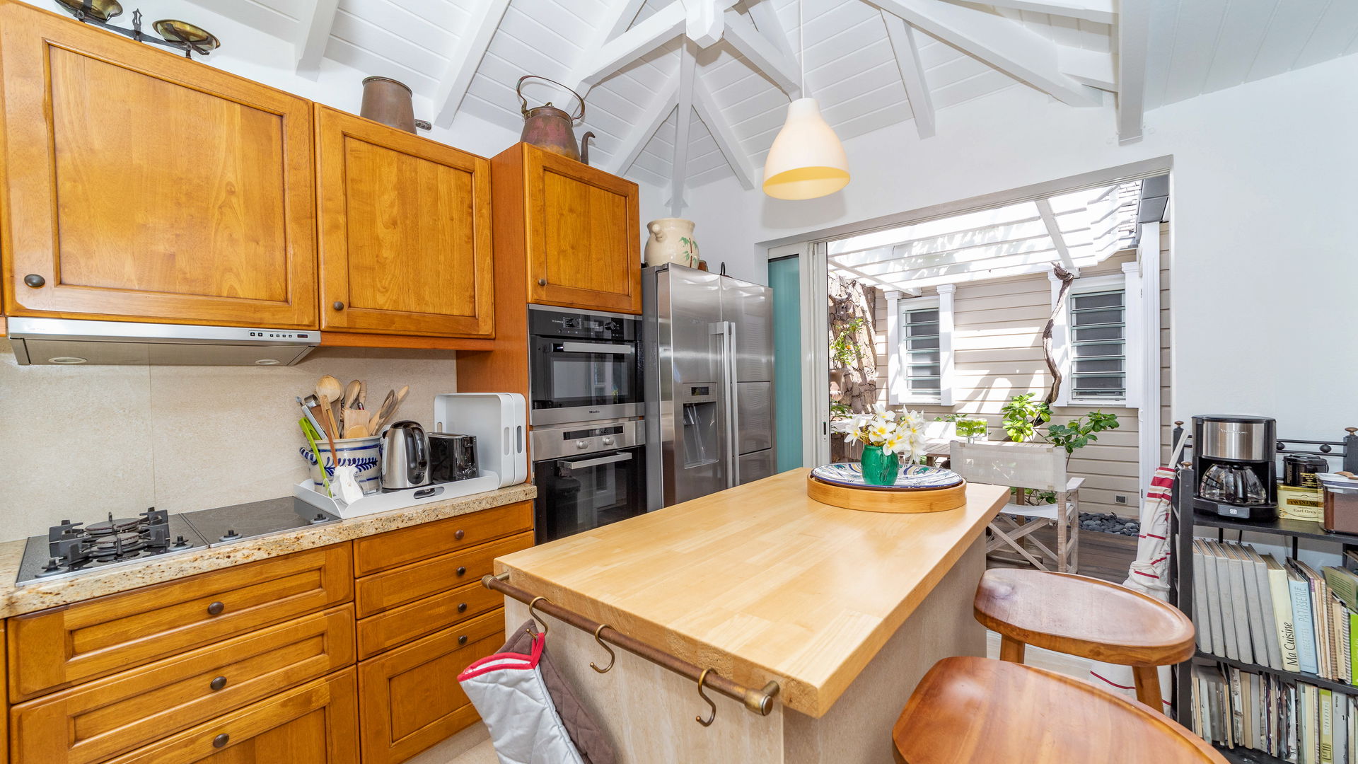 KITCHEN & DINING AREA