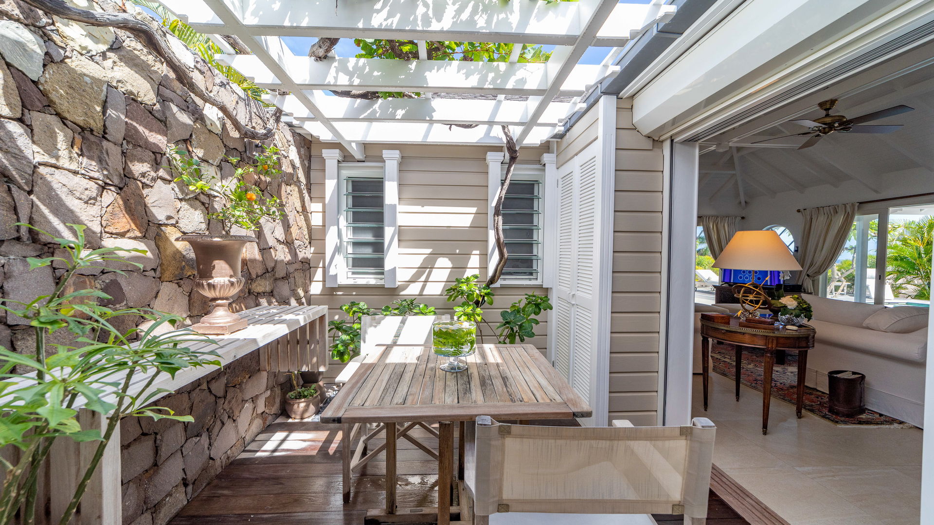 KITCHEN & DINING AREA