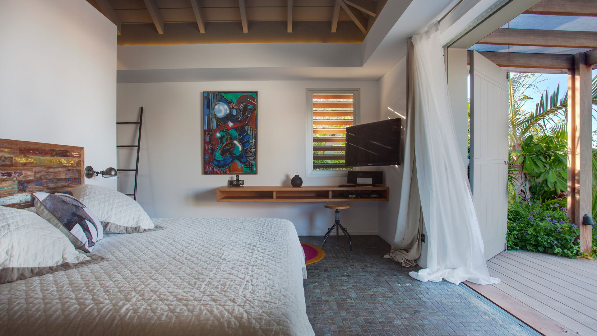 BEDROOM 1
