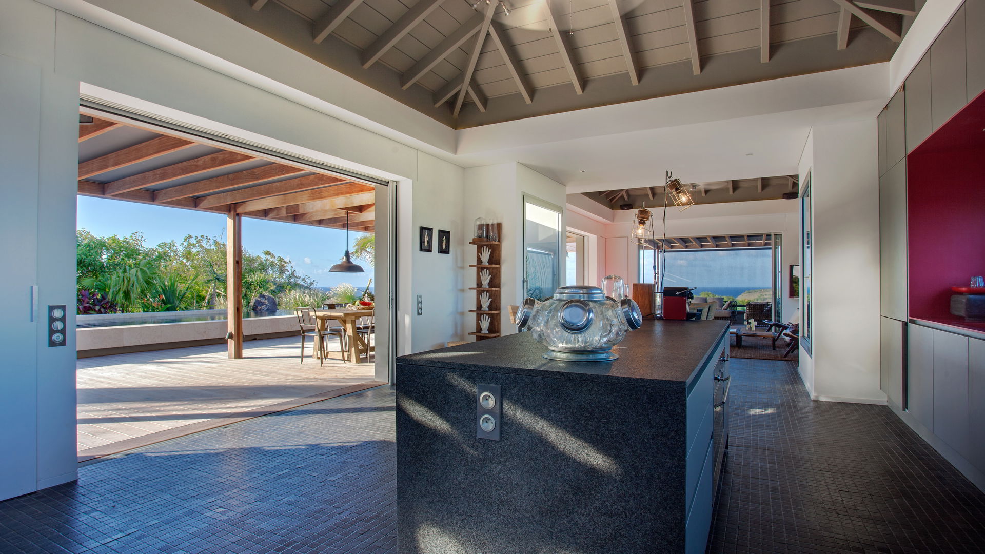 KITCHEN & DINING AREA