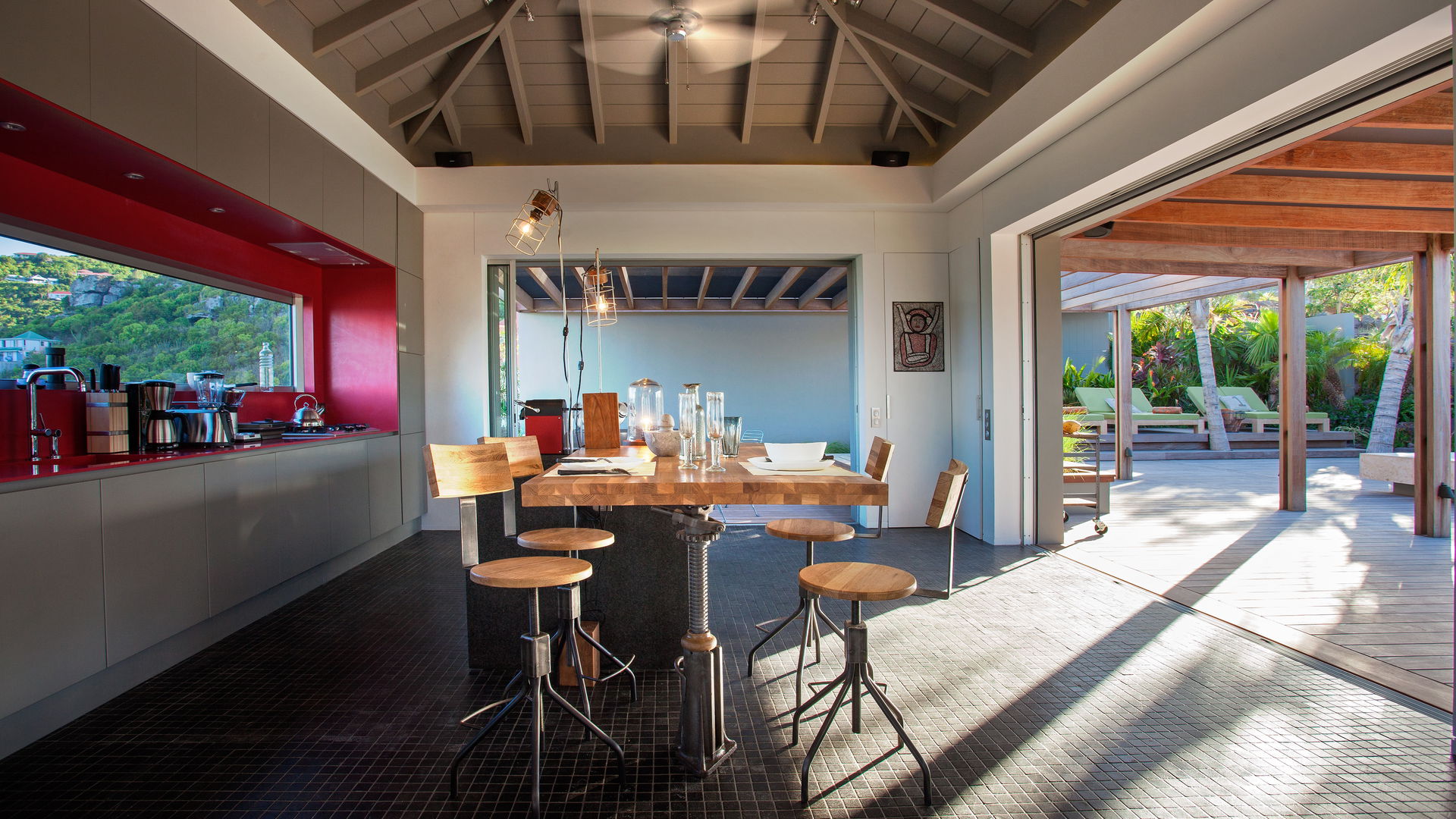 KITCHEN & DINING AREA