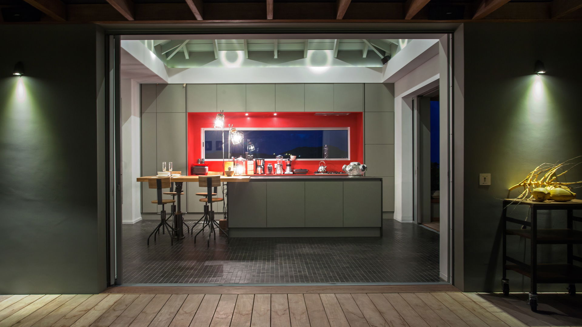 KITCHEN & DINING AREA