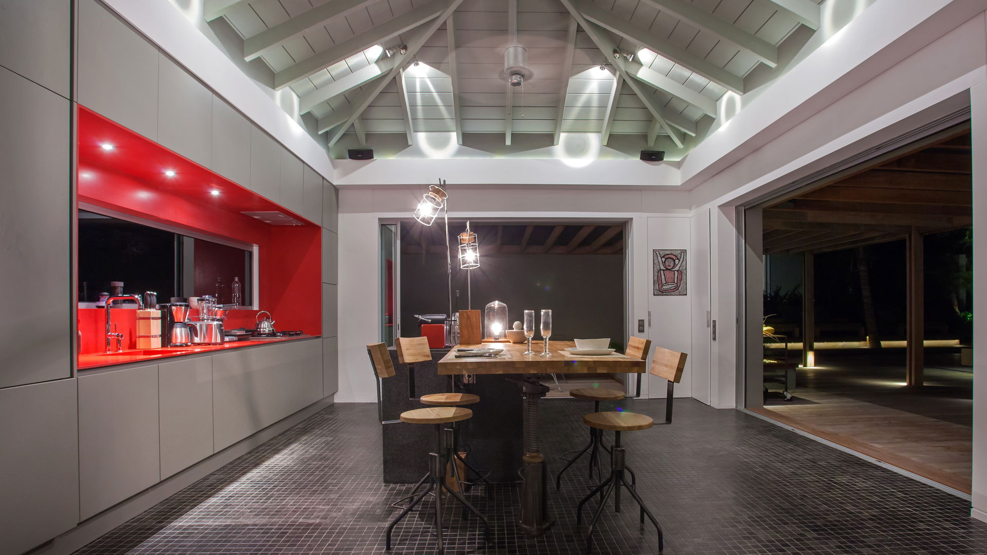 KITCHEN & DINING AREA