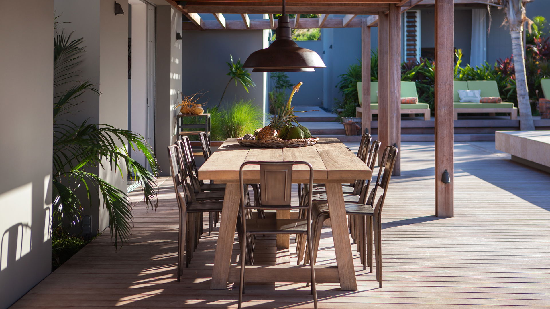 KITCHEN & DINING AREA