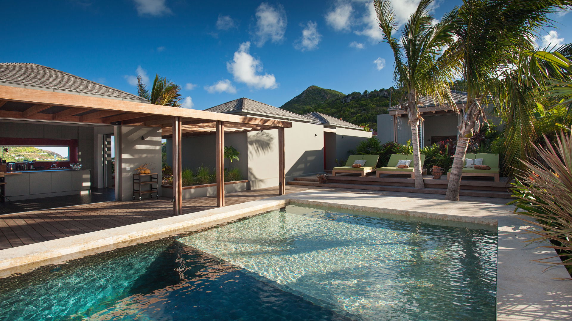 POOL & TERRACE