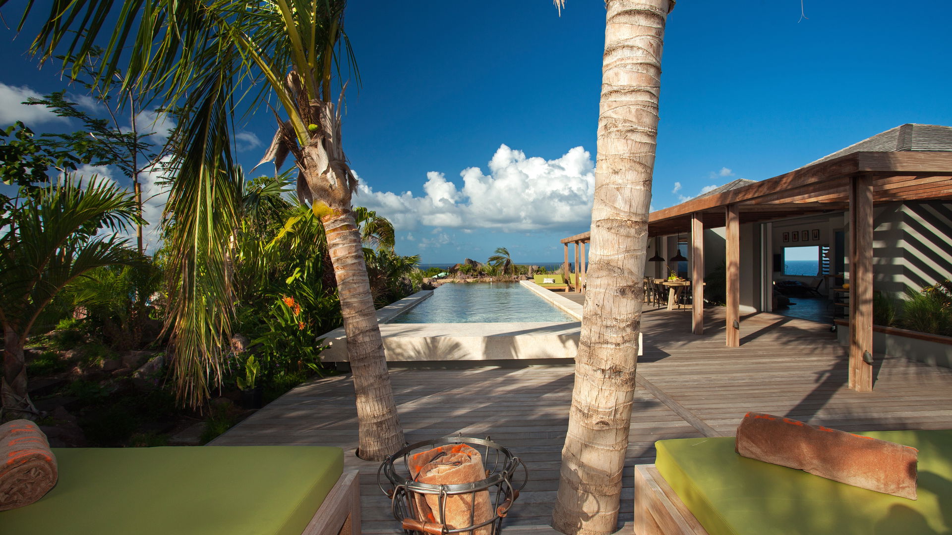 POOL & TERRACE