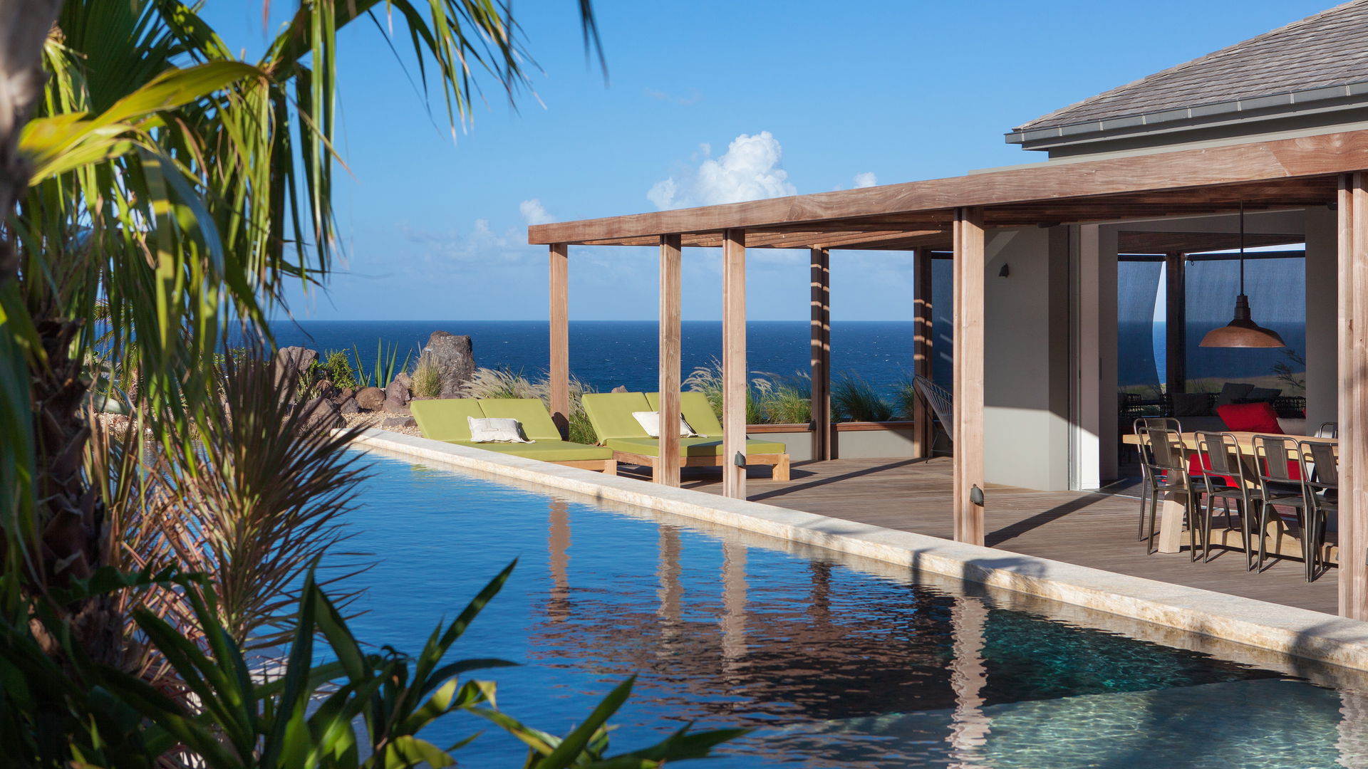 POOL & TERRACE