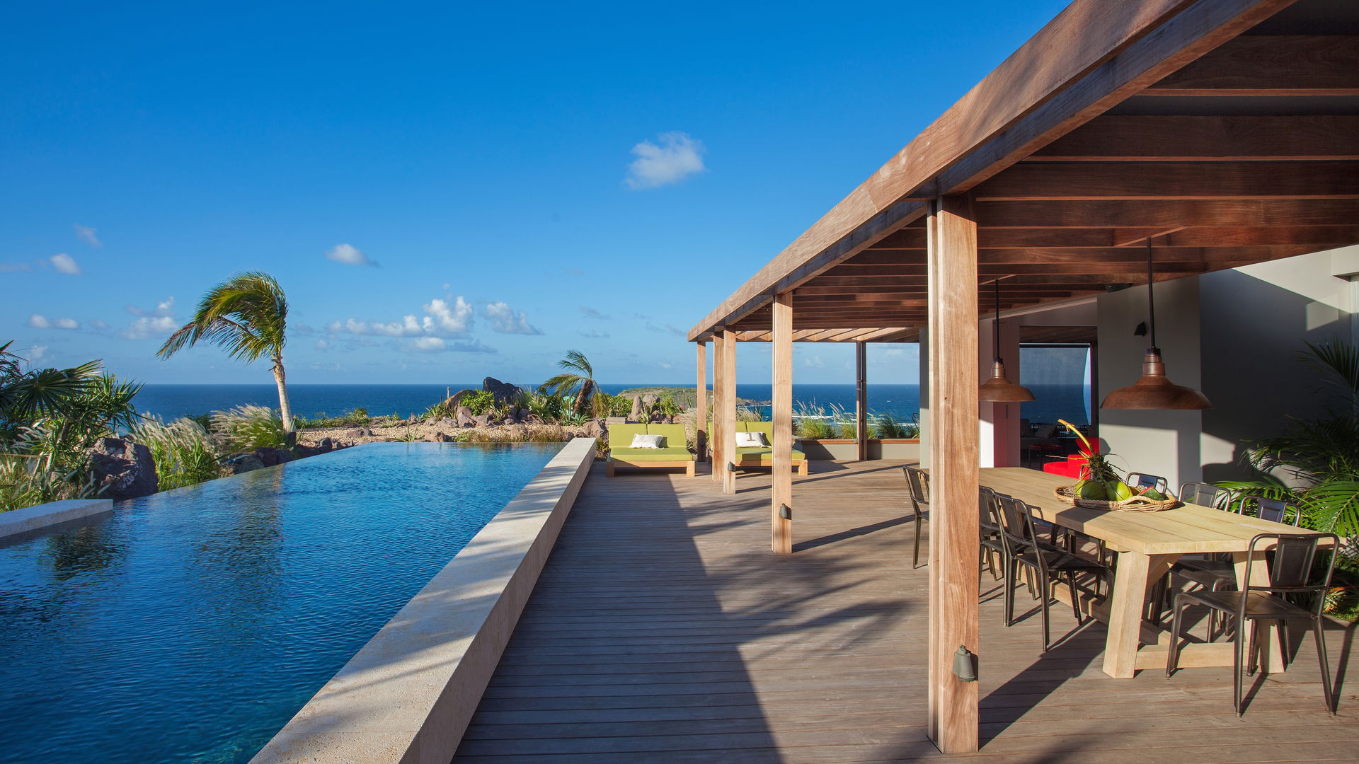 POOL & TERRACE