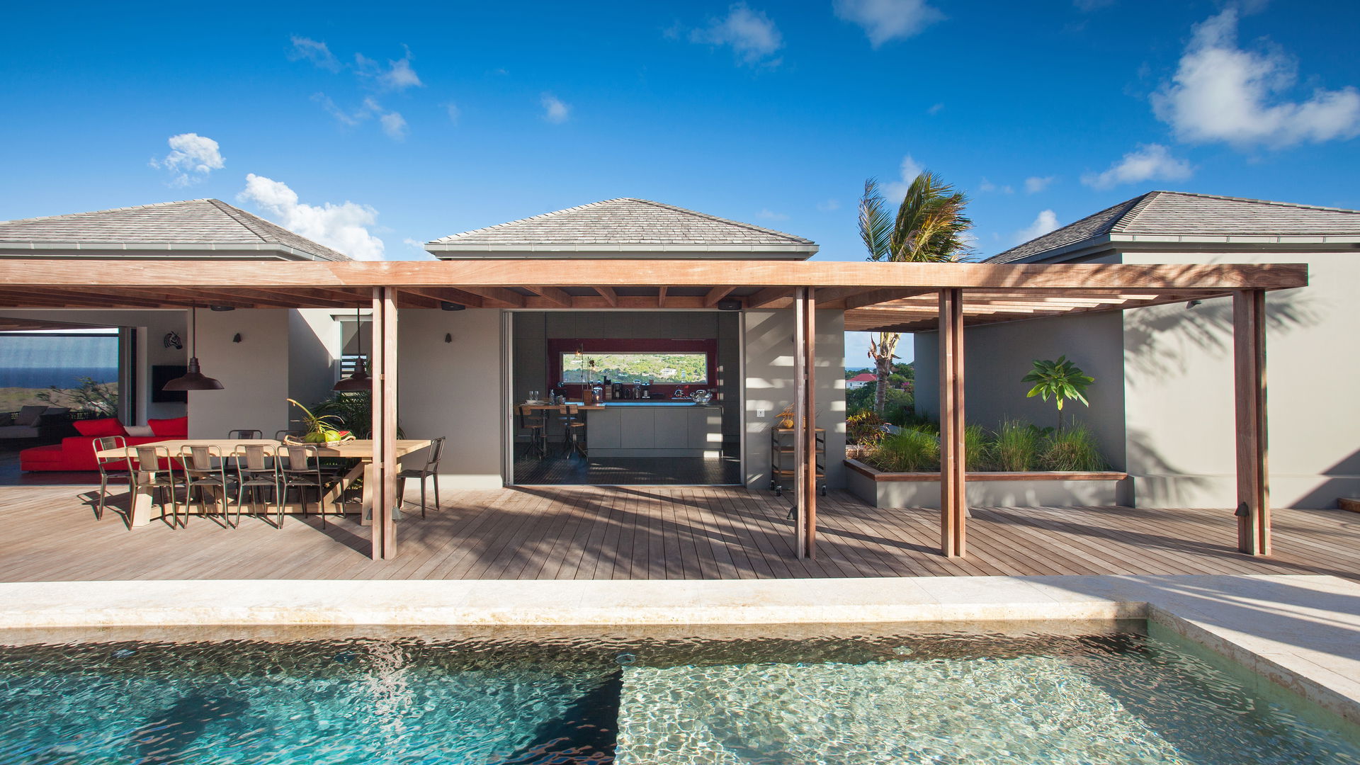POOL & TERRACE