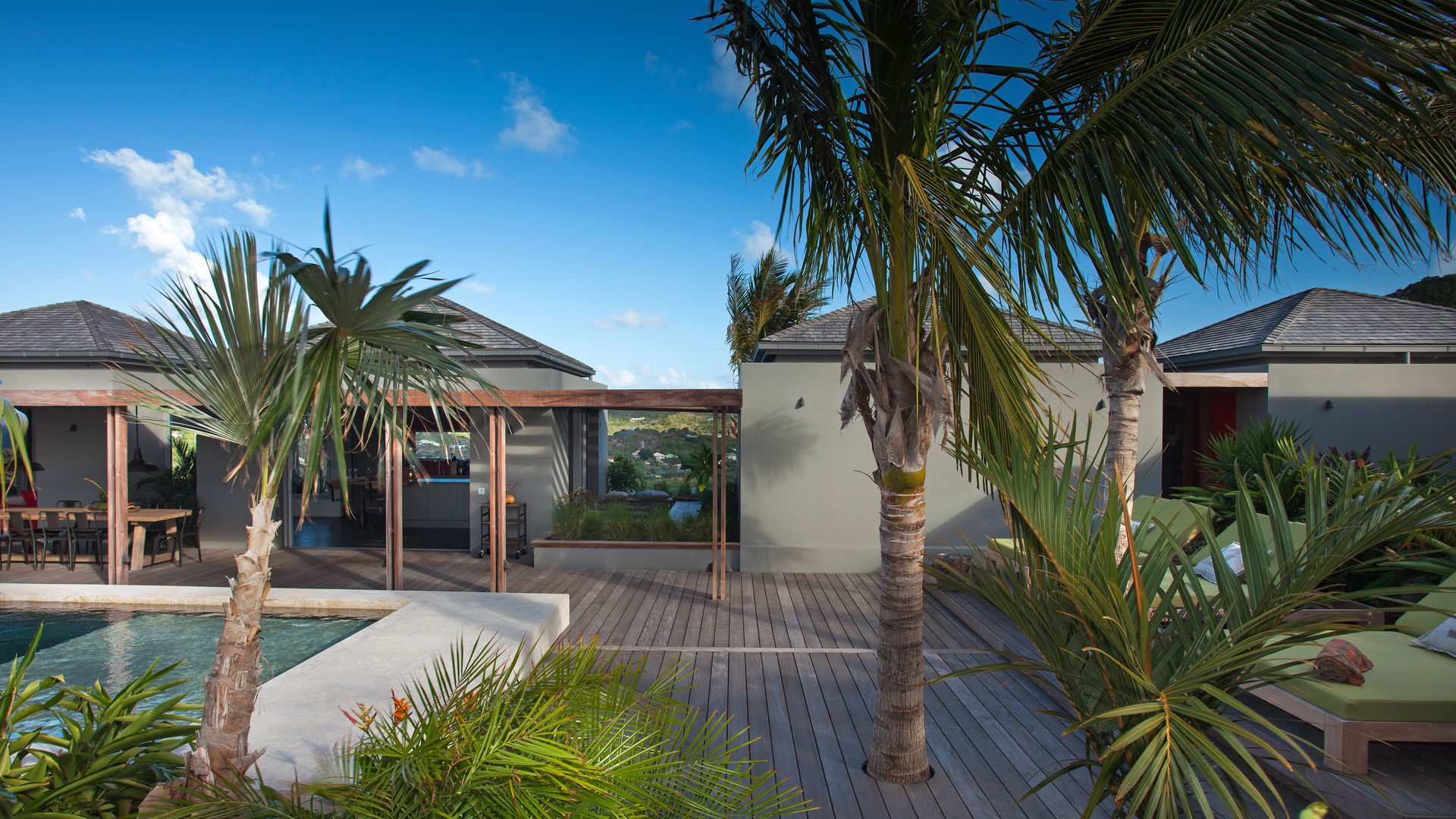 POOL & TERRACE