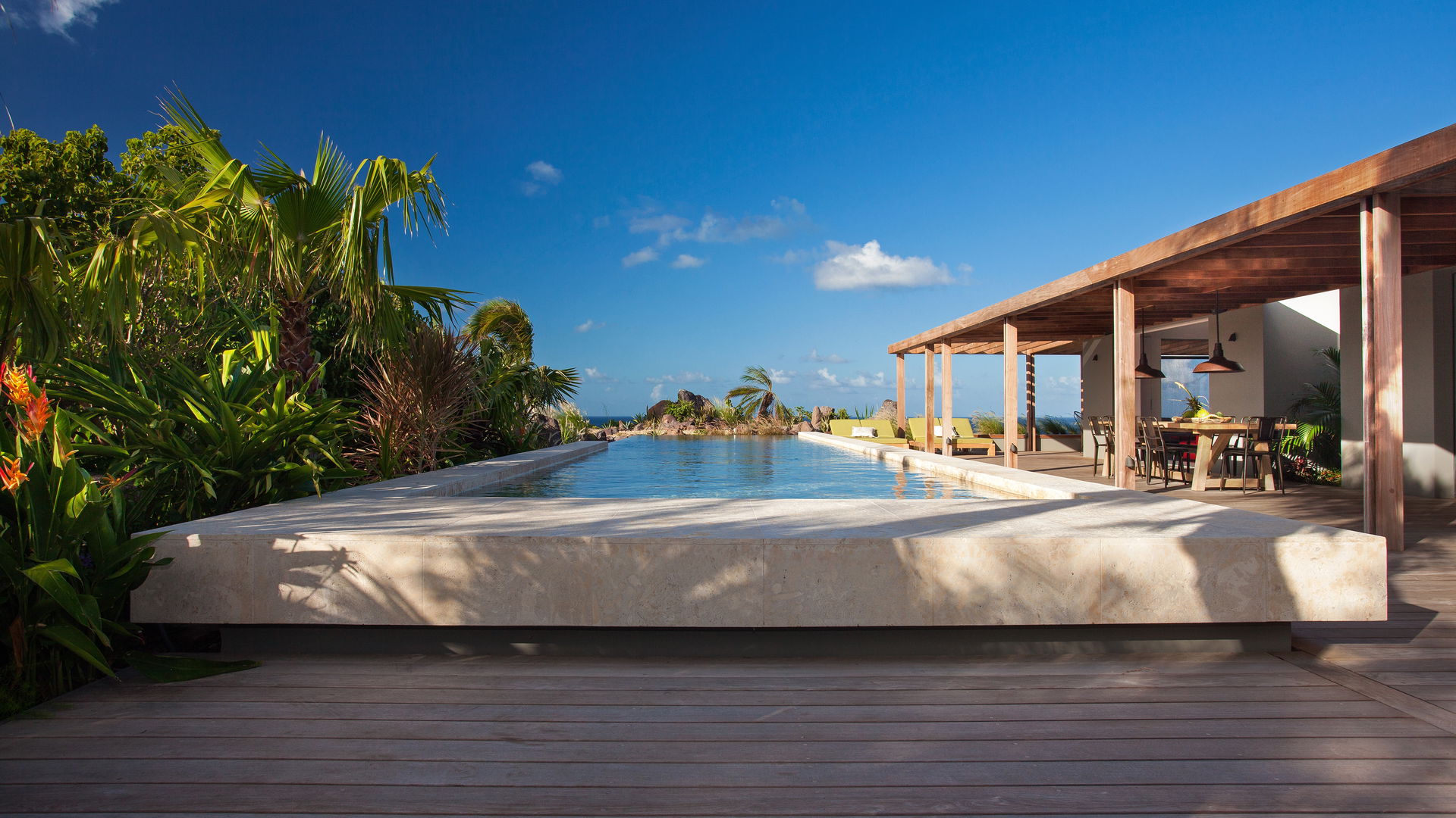 POOL & TERRACE