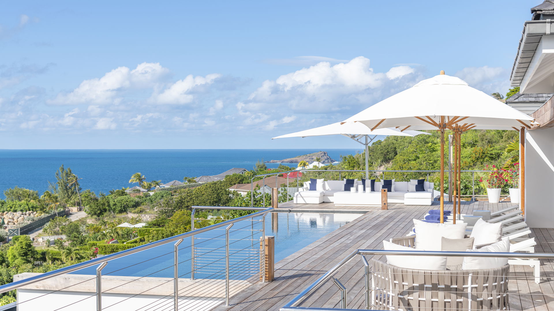 POOL & TERRACE