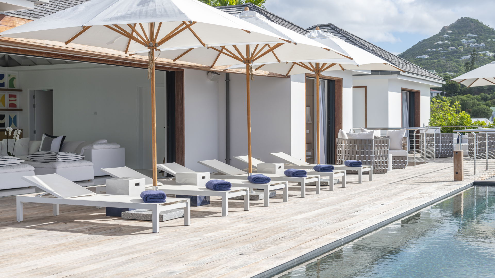 POOL & TERRACE