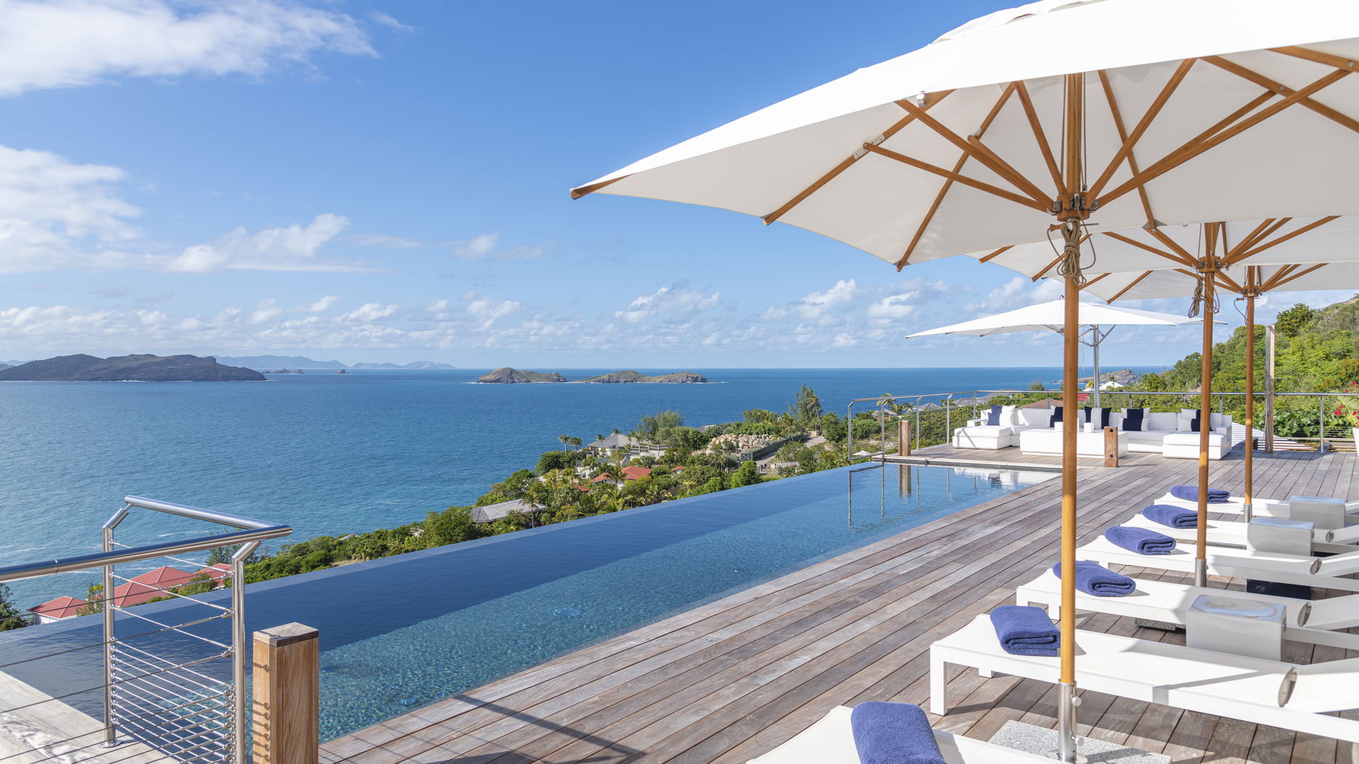 POOL & TERRACE