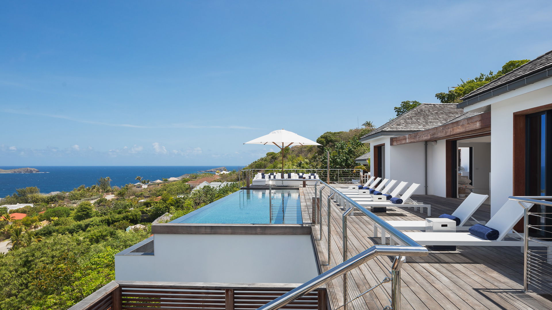 POOL & TERRACE