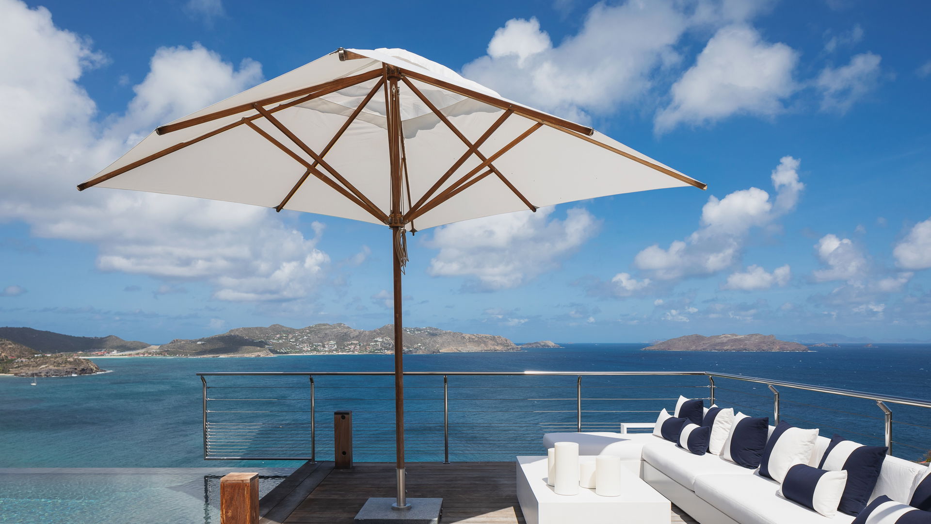 POOL & TERRACE
