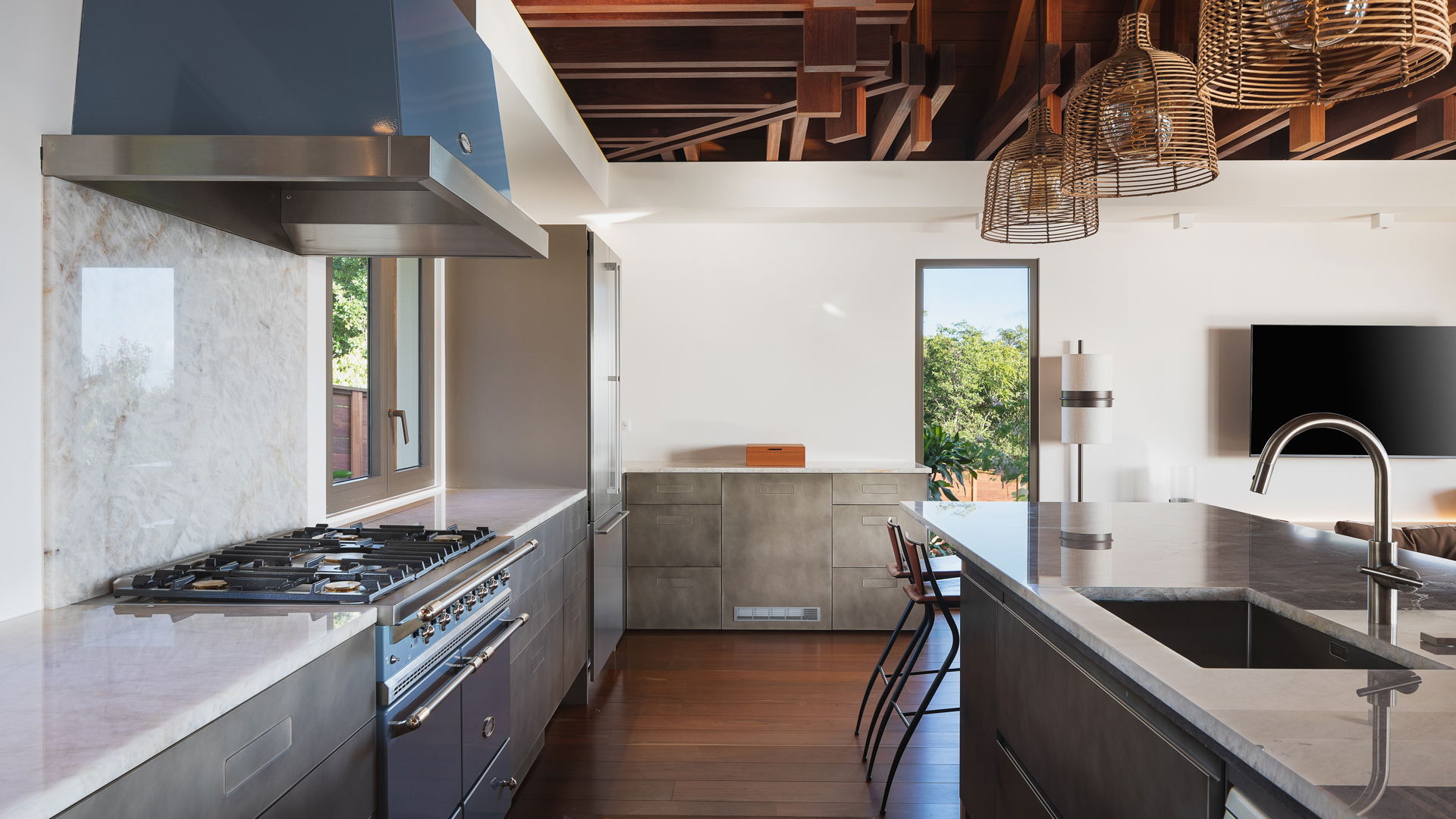 KITCHEN & DINING AREA
