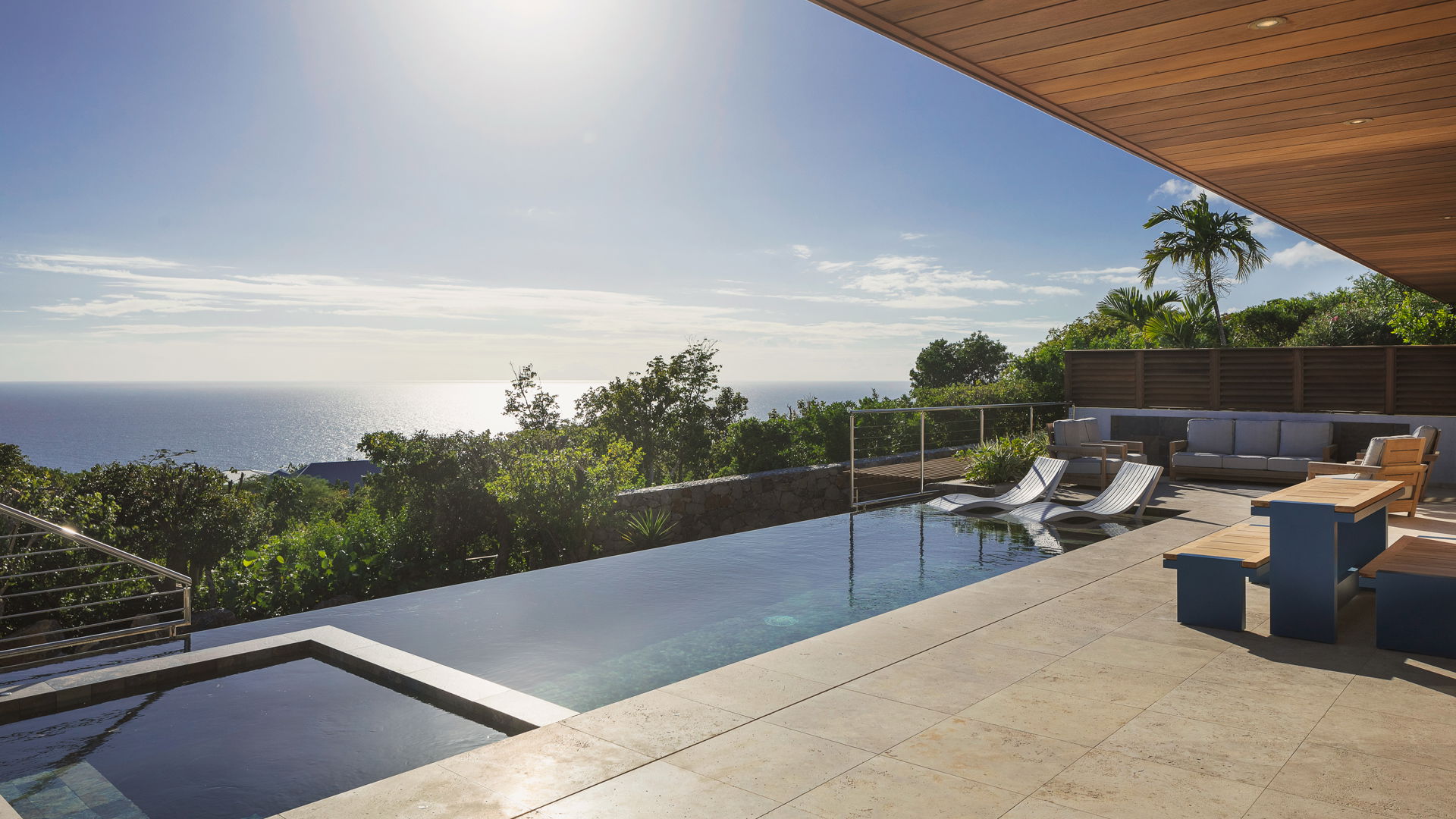 POOL & TERRACE