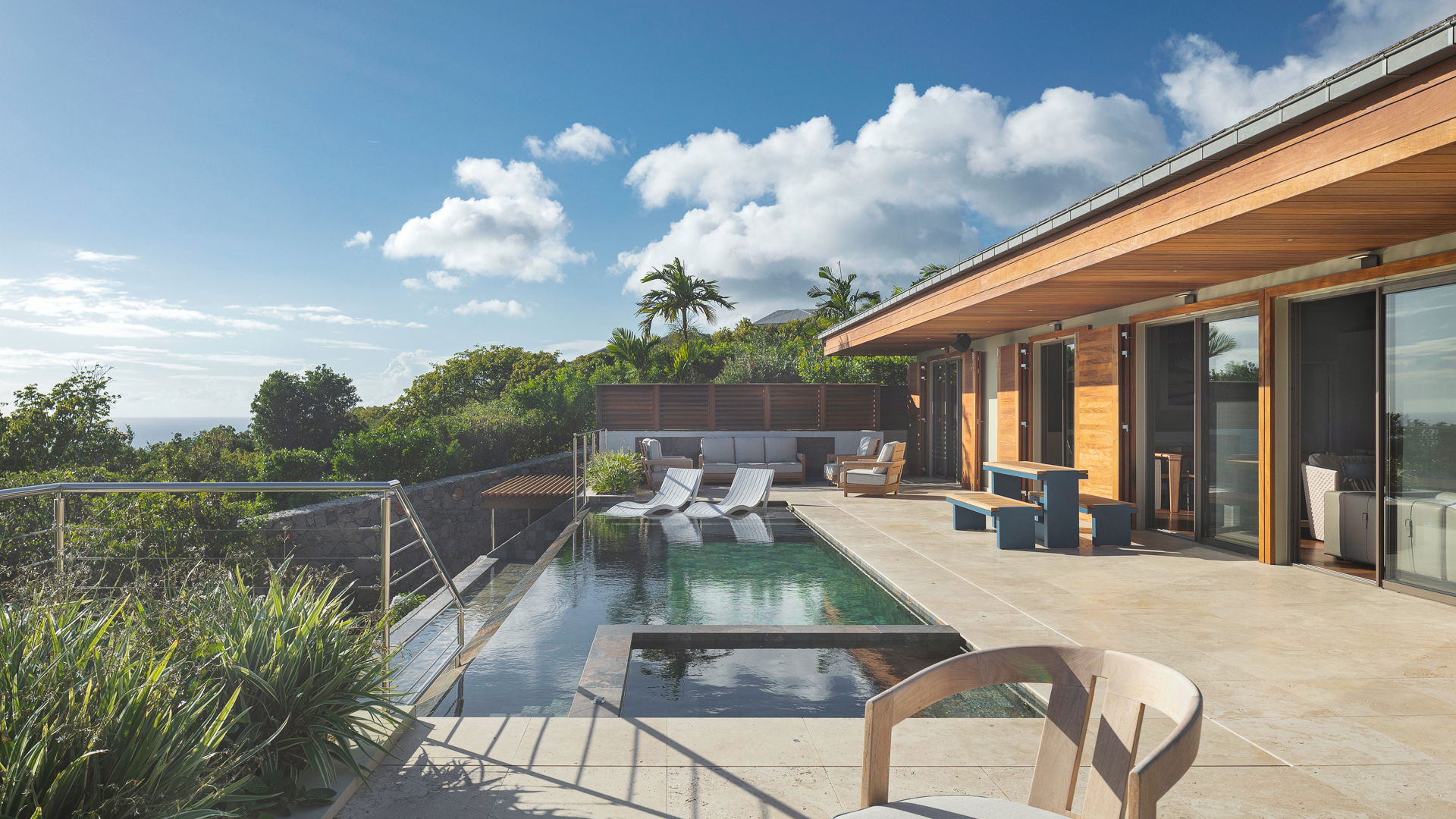 POOL & TERRACE