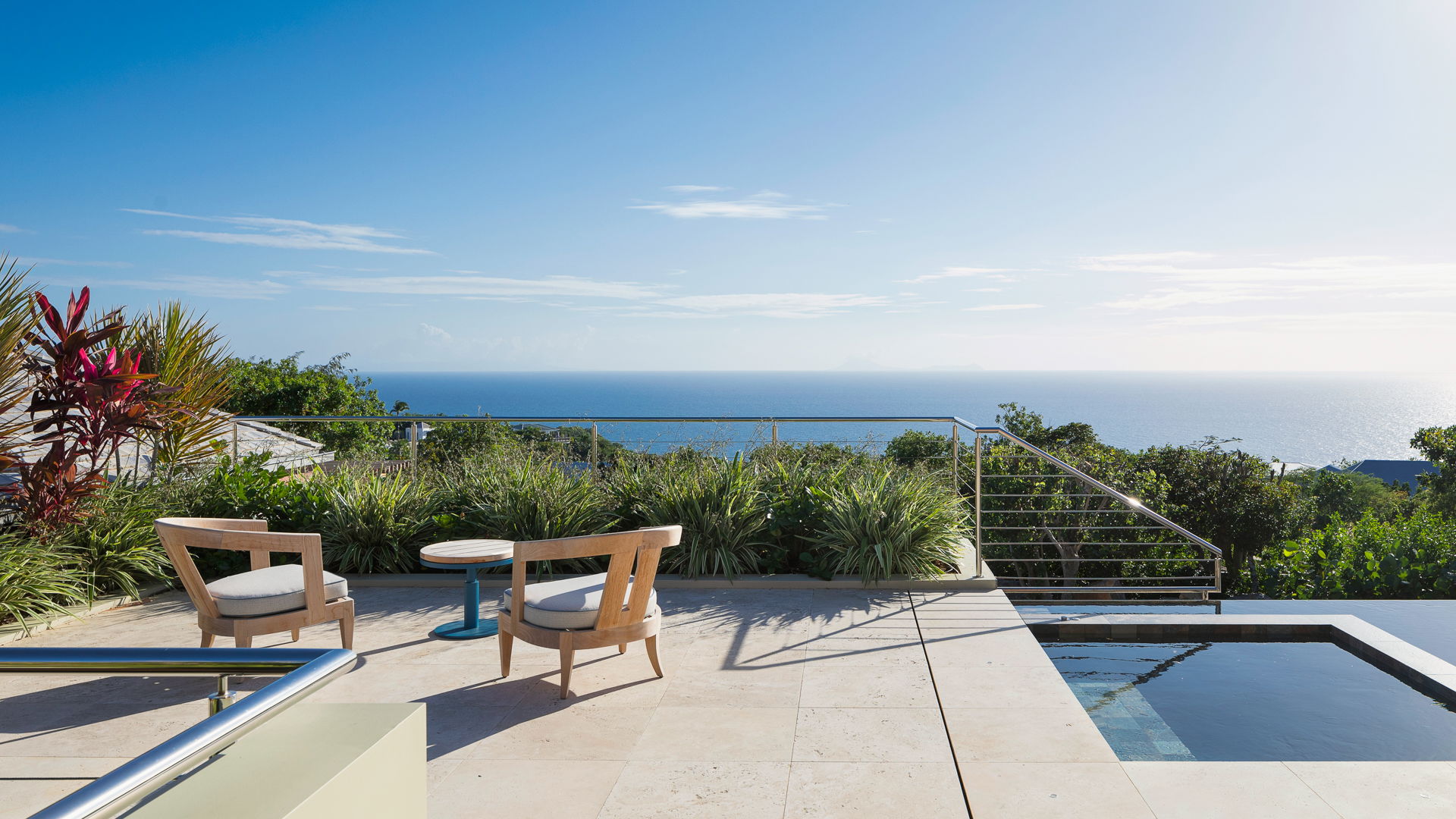 POOL & TERRACE