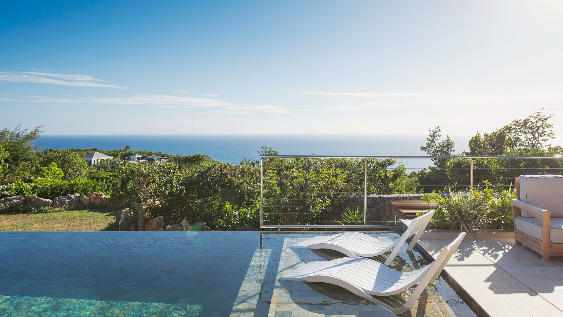 POOL & TERRACE