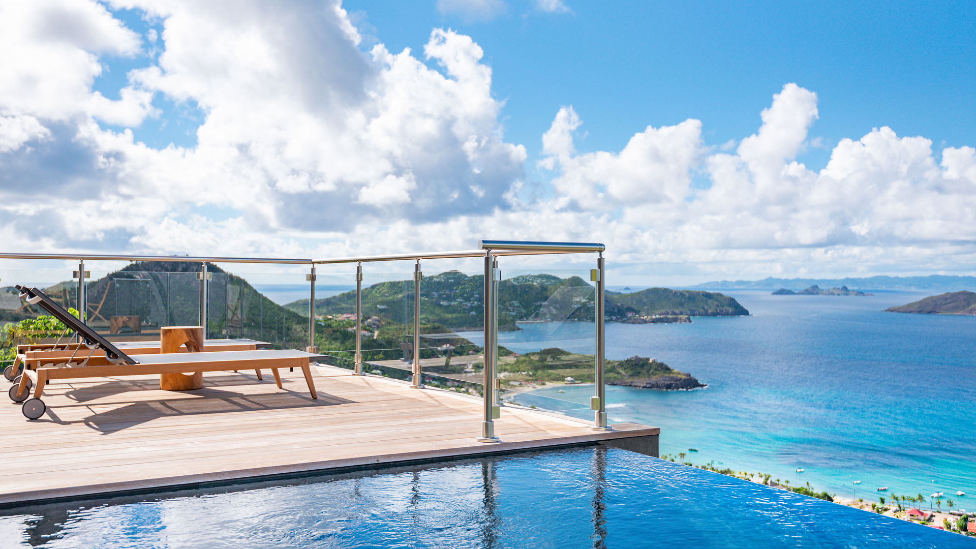 POOL & TERRACE