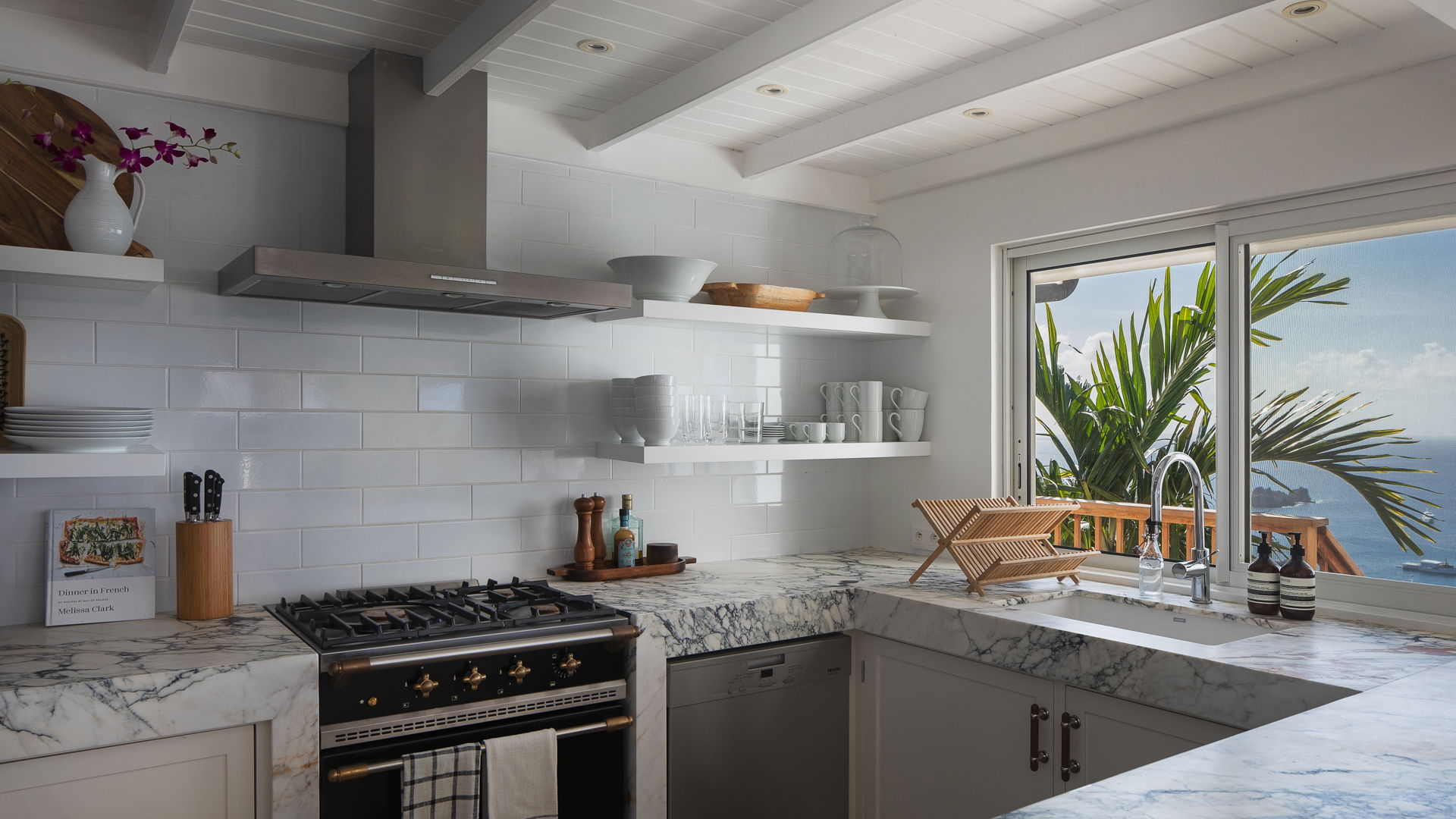 KITCHEN & DINING AREA