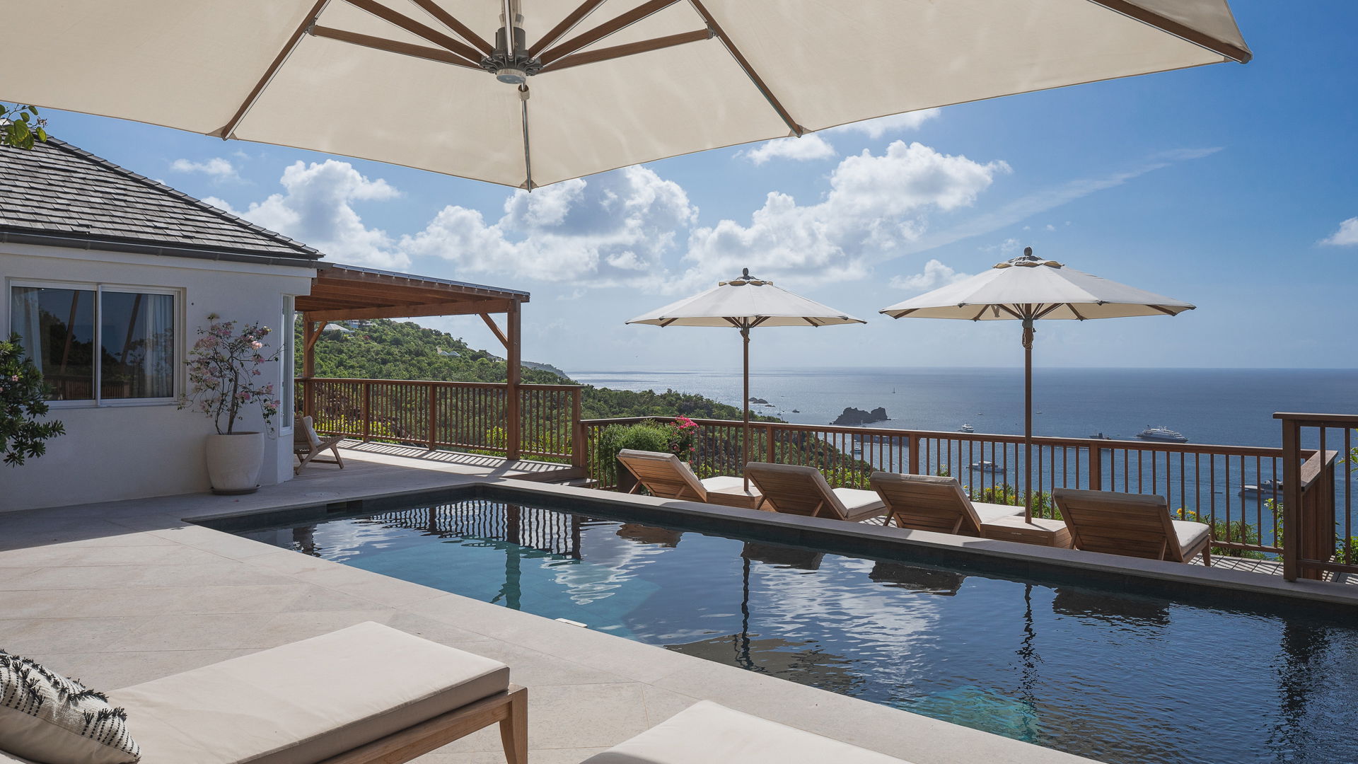 POOL & TERRACE