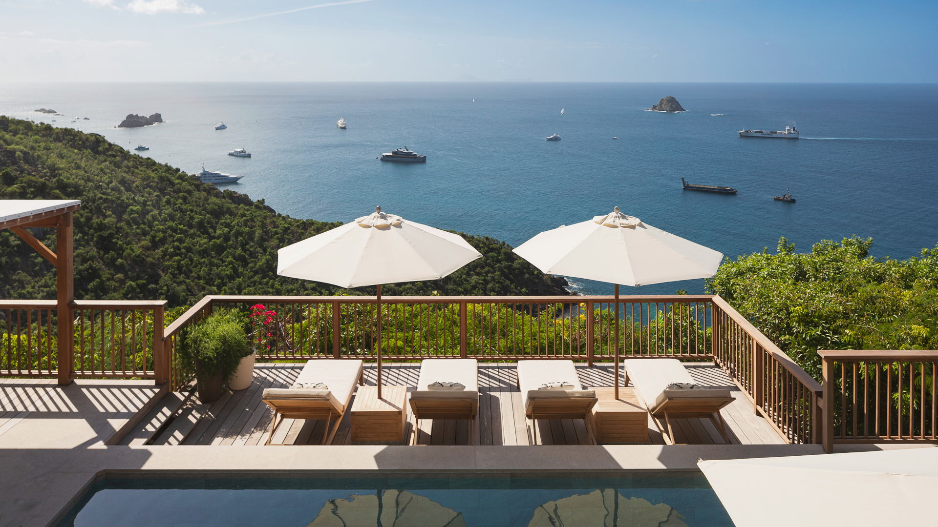 POOL & TERRACE
