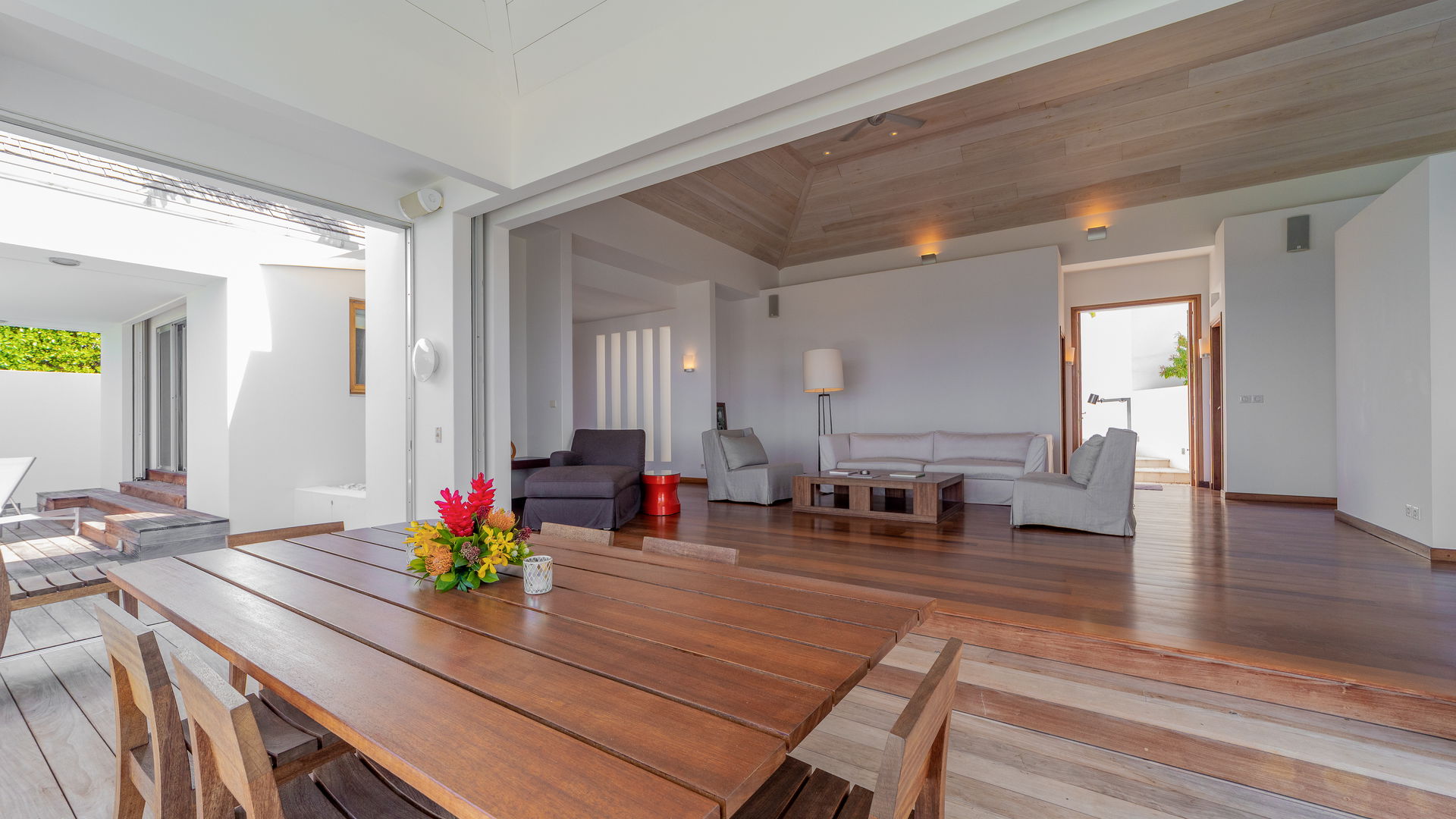 KITCHEN & DINING AREA