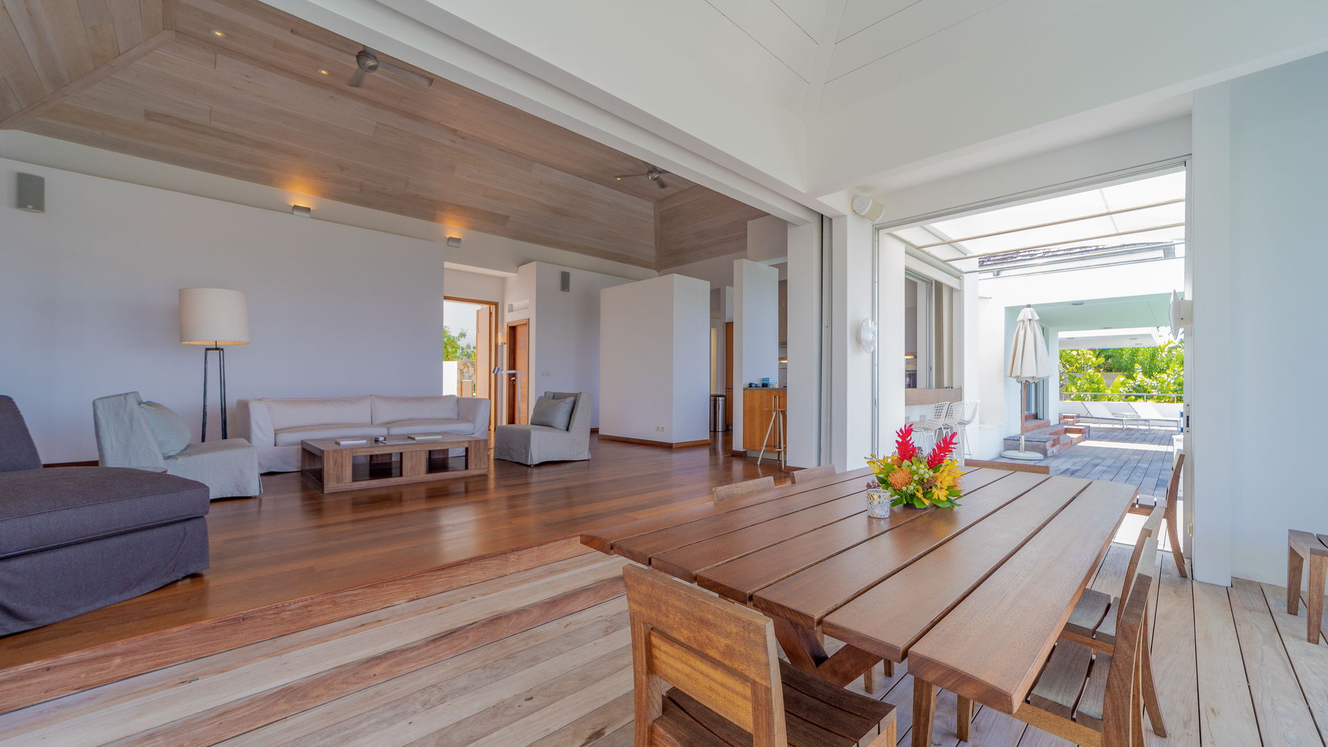 KITCHEN & DINING AREA