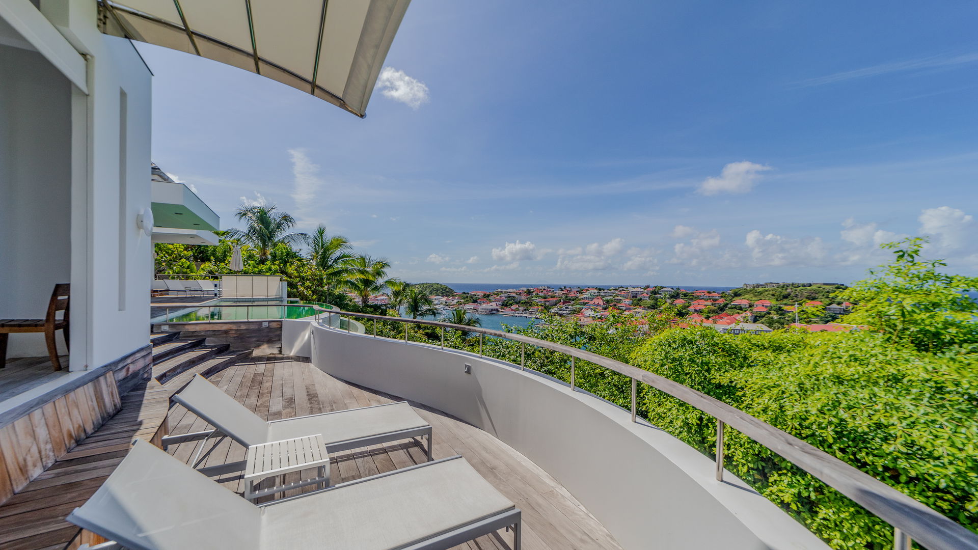 POOL & TERRACE