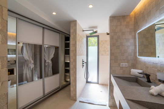 VILLA GRENADINES BEDROOM1 13