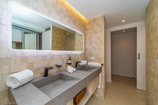 VILLA GRENADINES BEDROOM1 14
