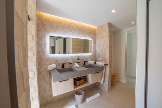 VILLA GRENADINES BEDROOM1 15