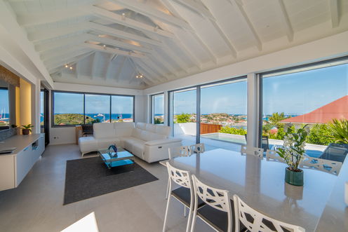VILLA GRENADINES KITCHEN & DINING AREA 1