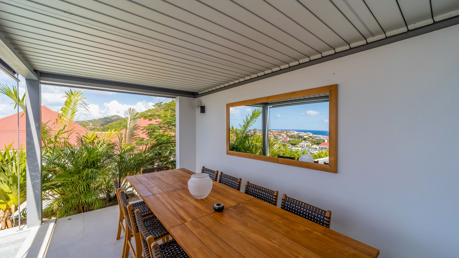 KITCHEN & DINING AREA