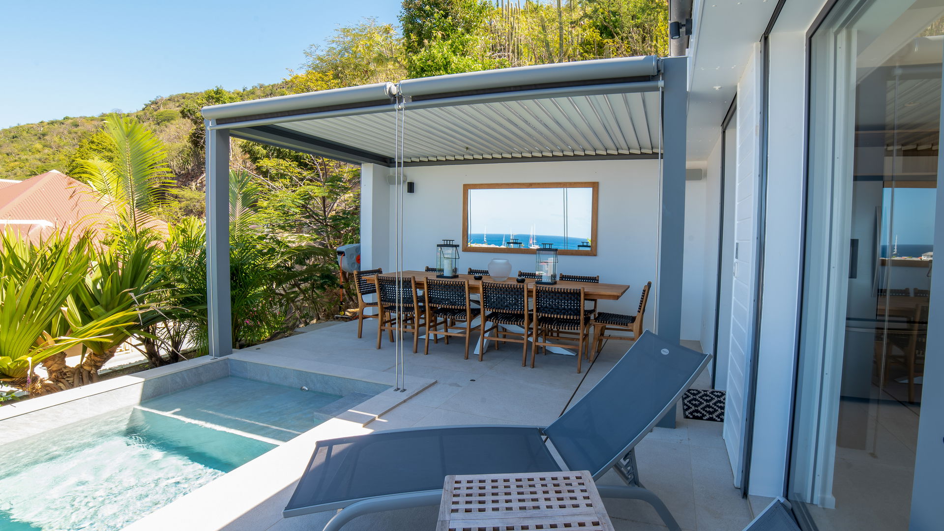 KITCHEN & DINING AREA