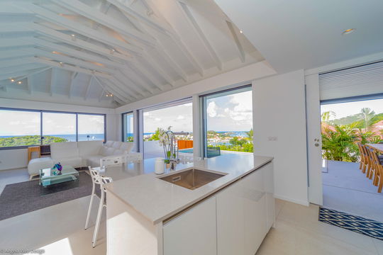 VILLA GRENADINES KITCHEN & DINING AREA 2