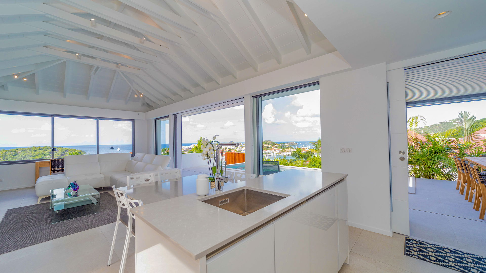 KITCHEN & DINING AREA