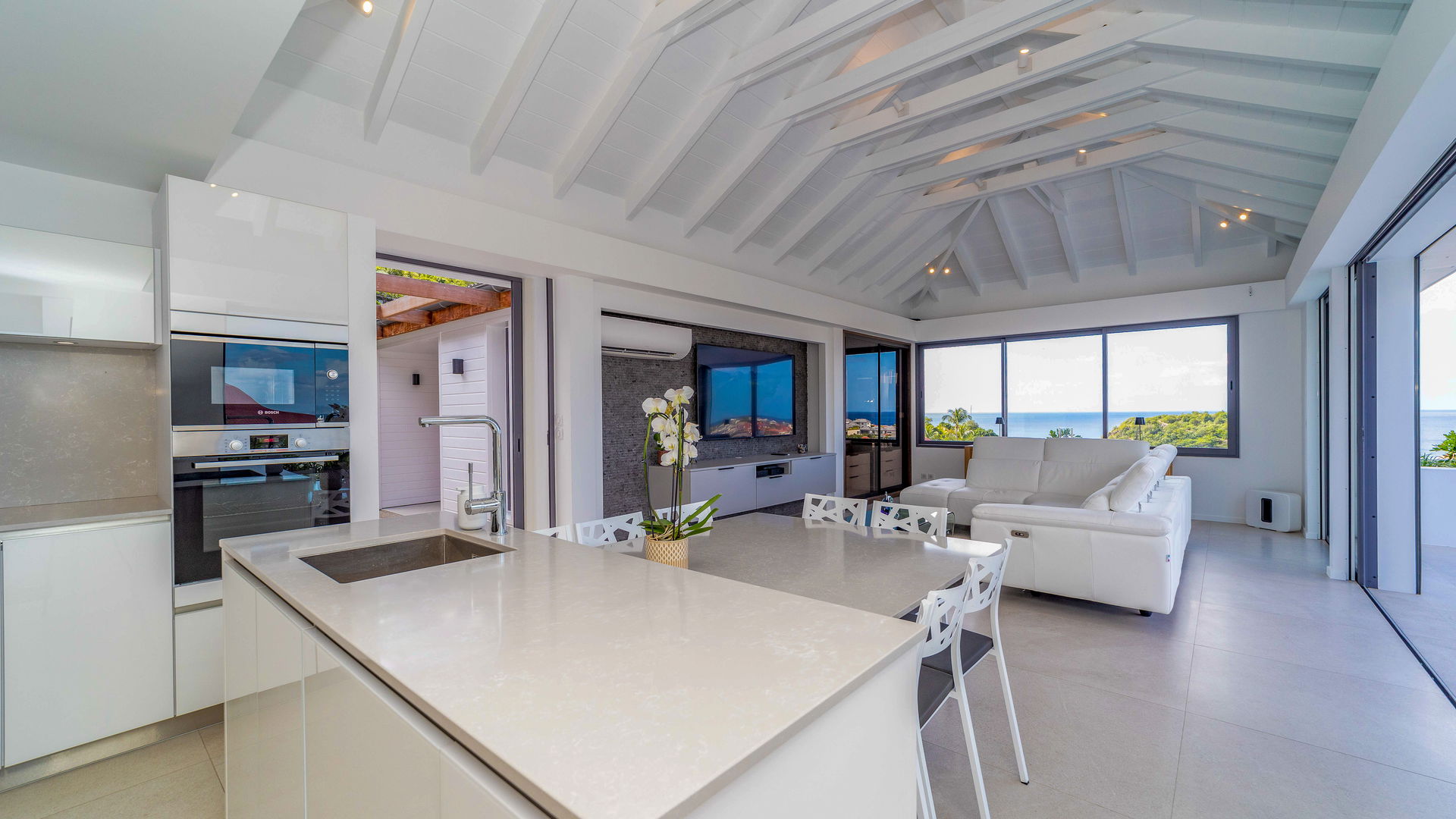 KITCHEN & DINING AREA