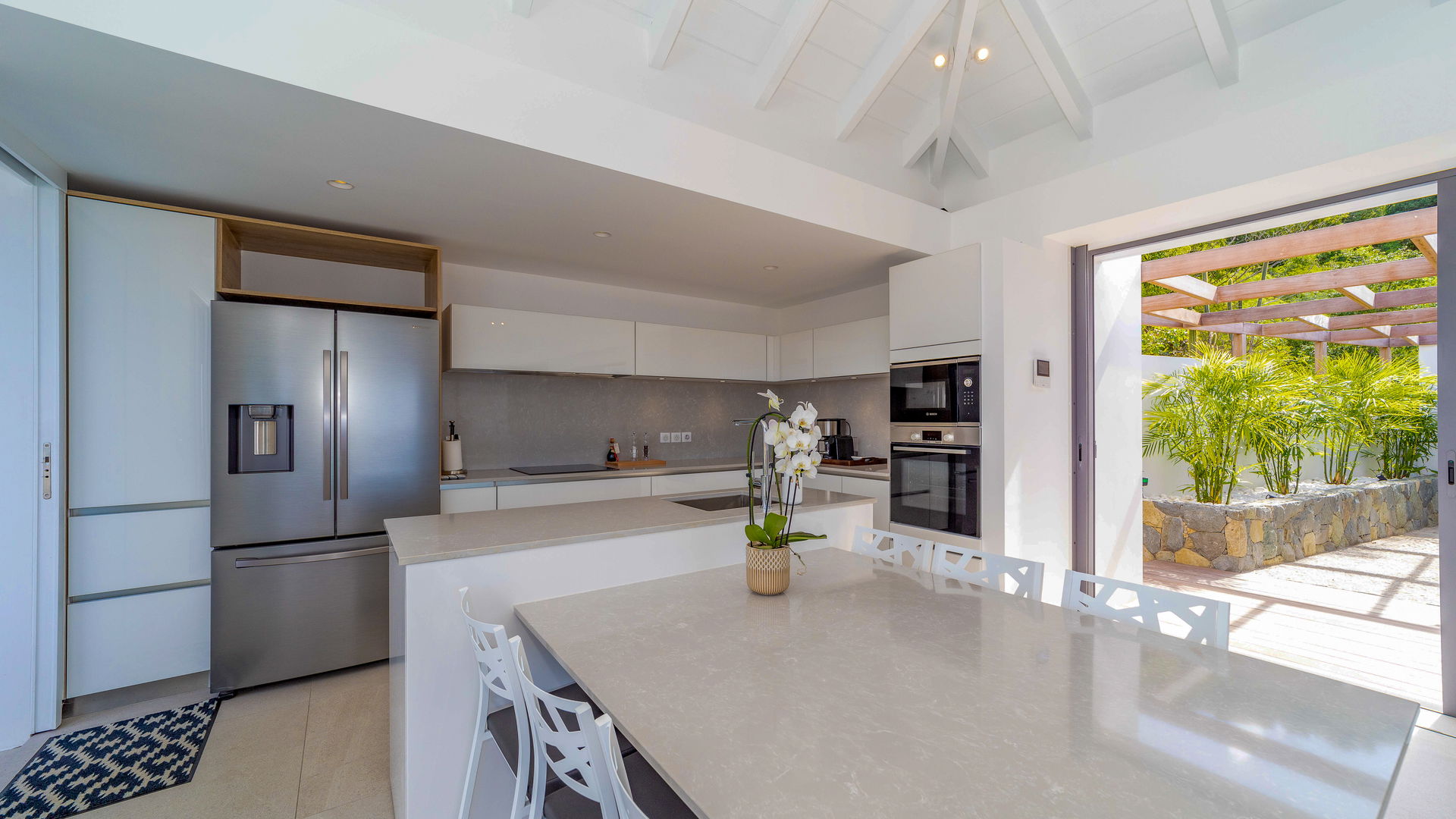 KITCHEN & DINING AREA