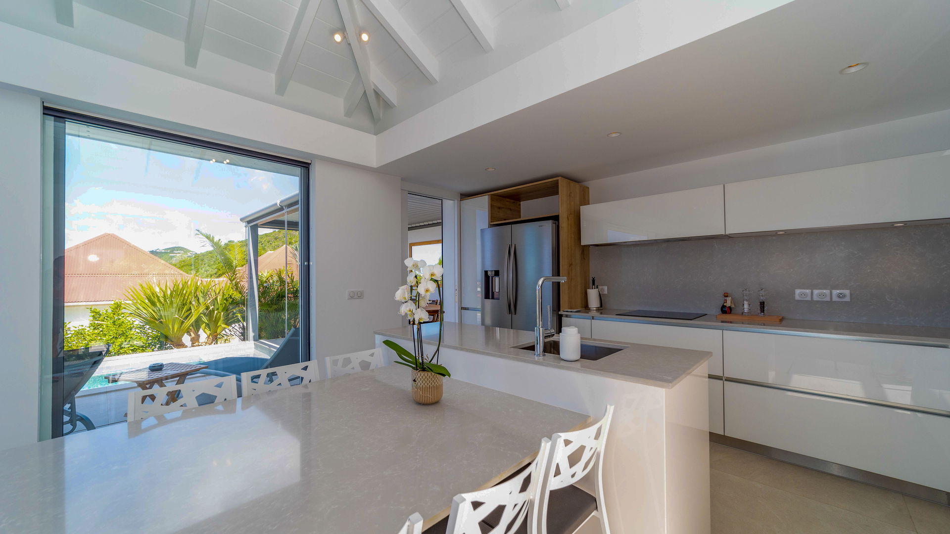 KITCHEN & DINING AREA