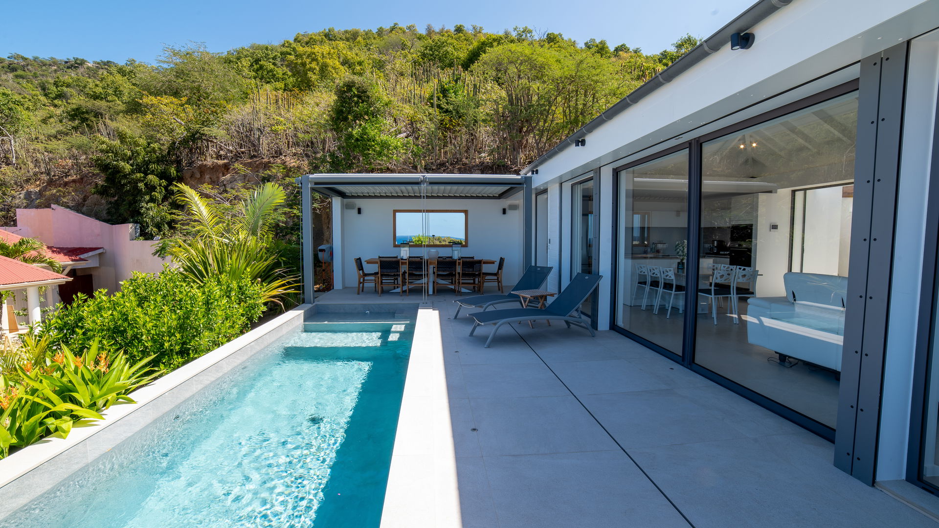 POOL & TERRACE