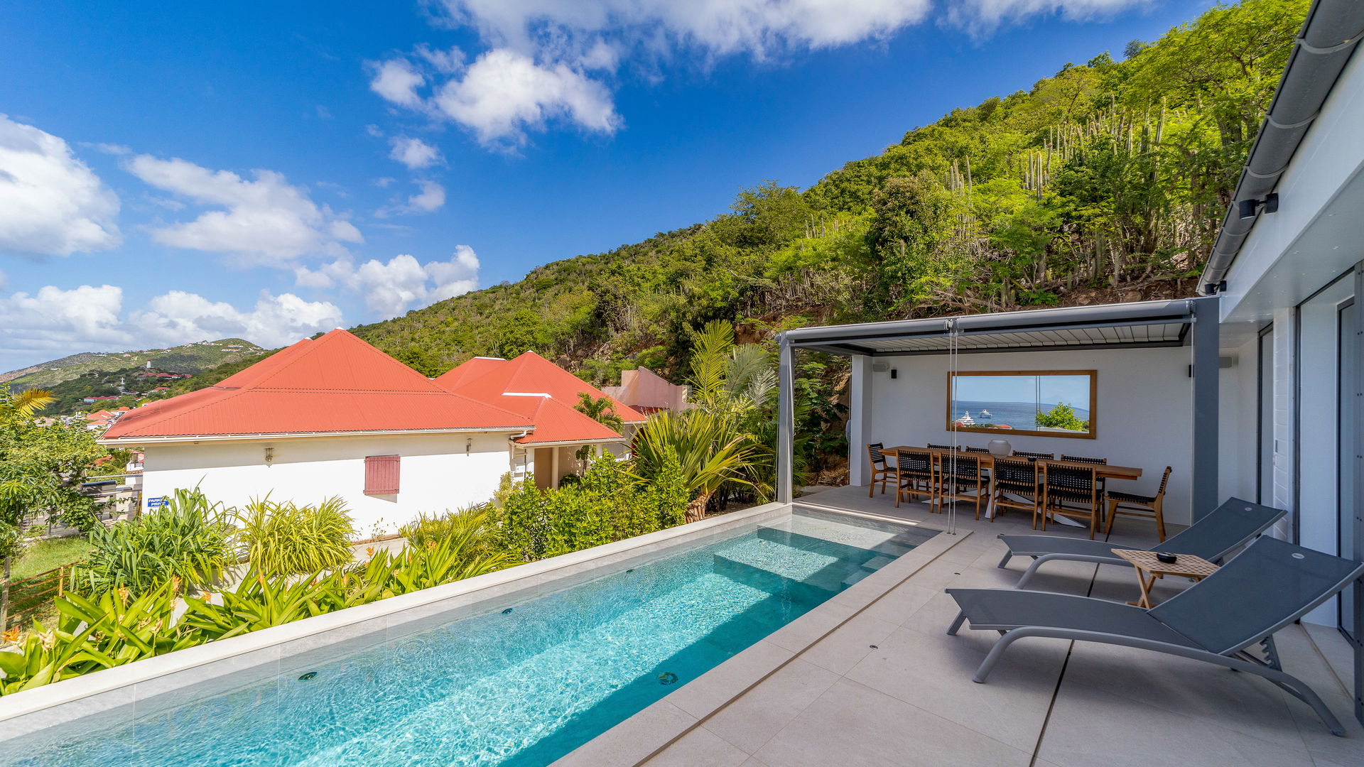 POOL & TERRACE