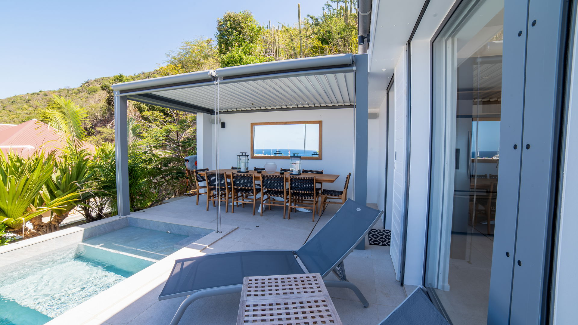 POOL & TERRACE